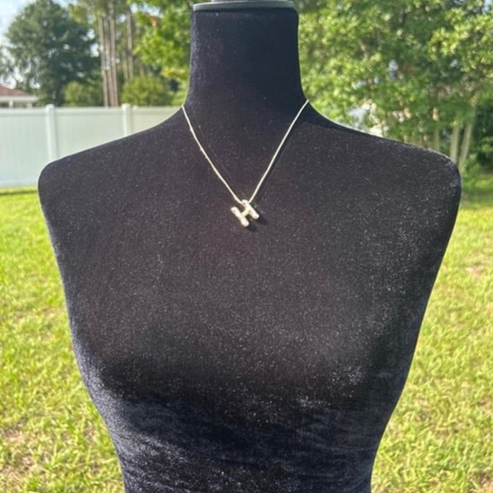 New letter “H” gold necklace - Hypoallergenic Water resistant - Picture 2 of 4
